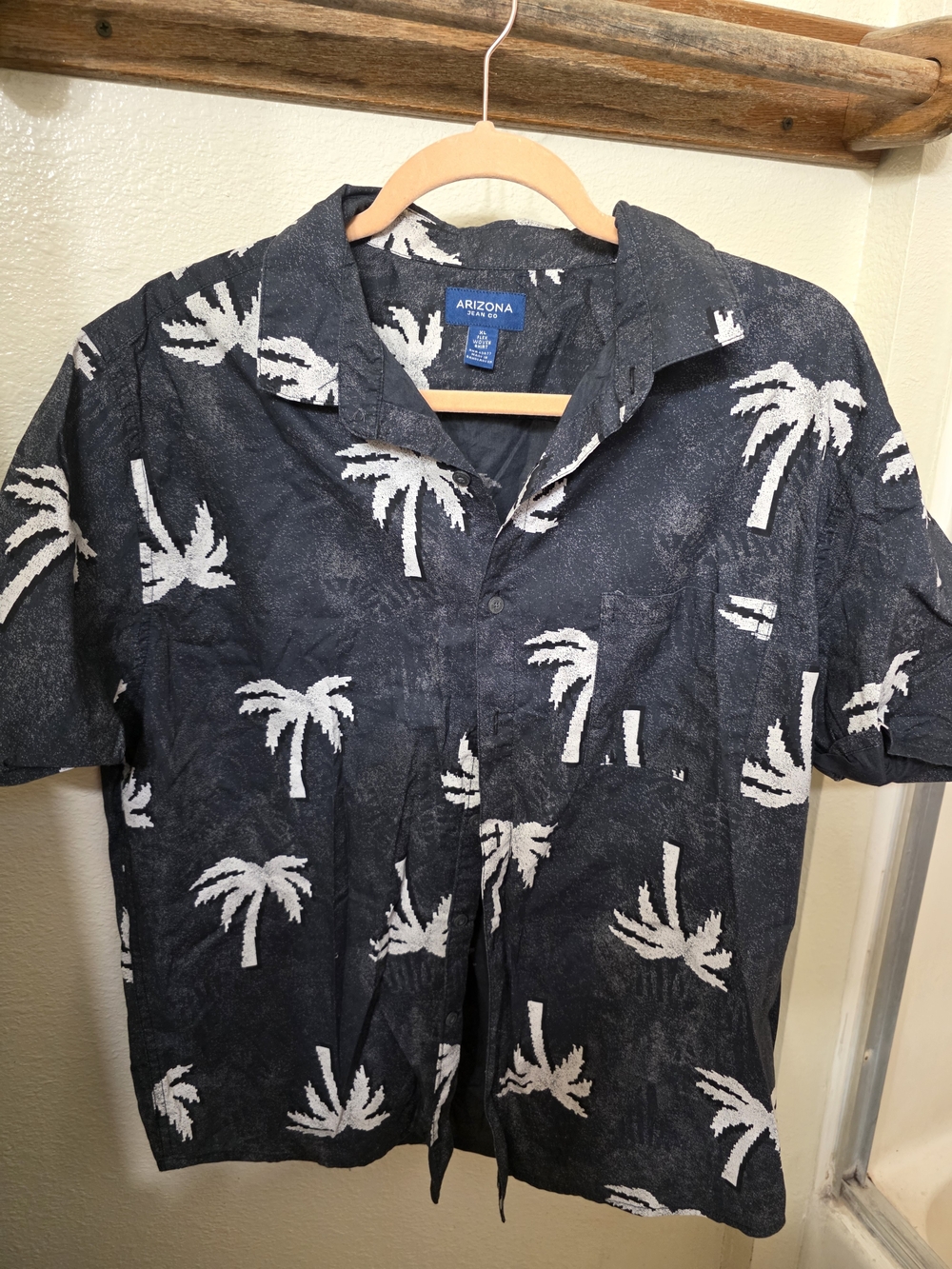 Arizona Jean Company Men’s Black Palm-Print Camp Shirt